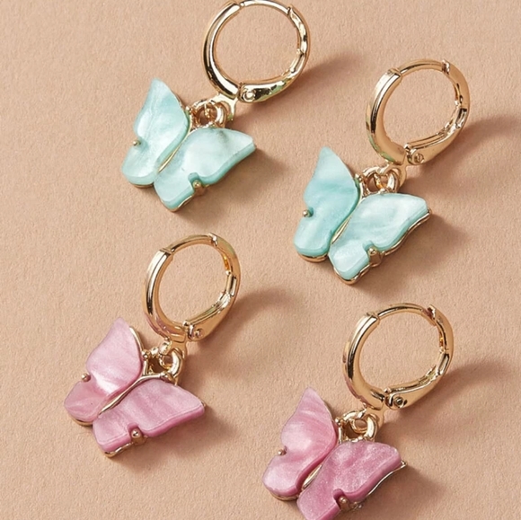 The Bead Root. Jewelry - ADORABLE DAINTY PEARLESCENT PINK BUTTERFLY HOOPS